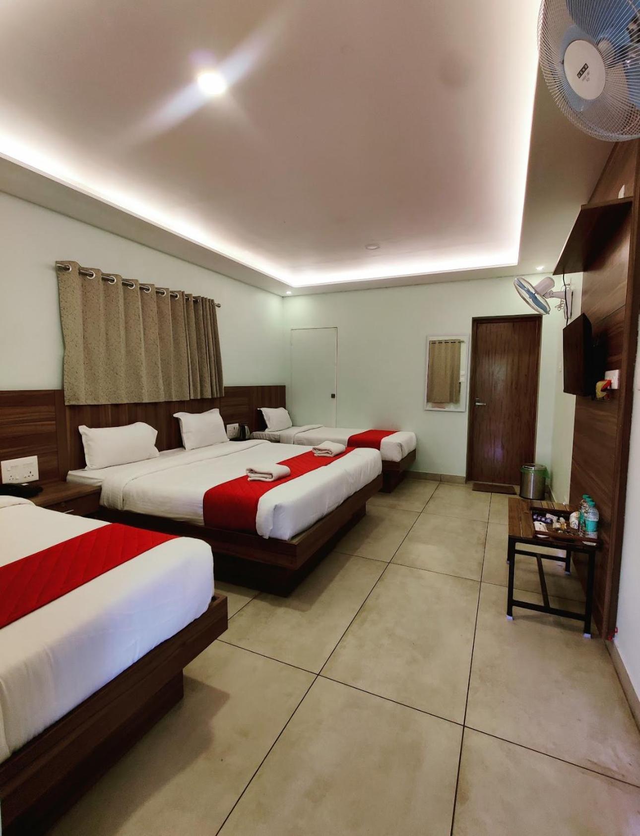 Hotel 100 Oaks Estate à Yercaud Extérieur photo