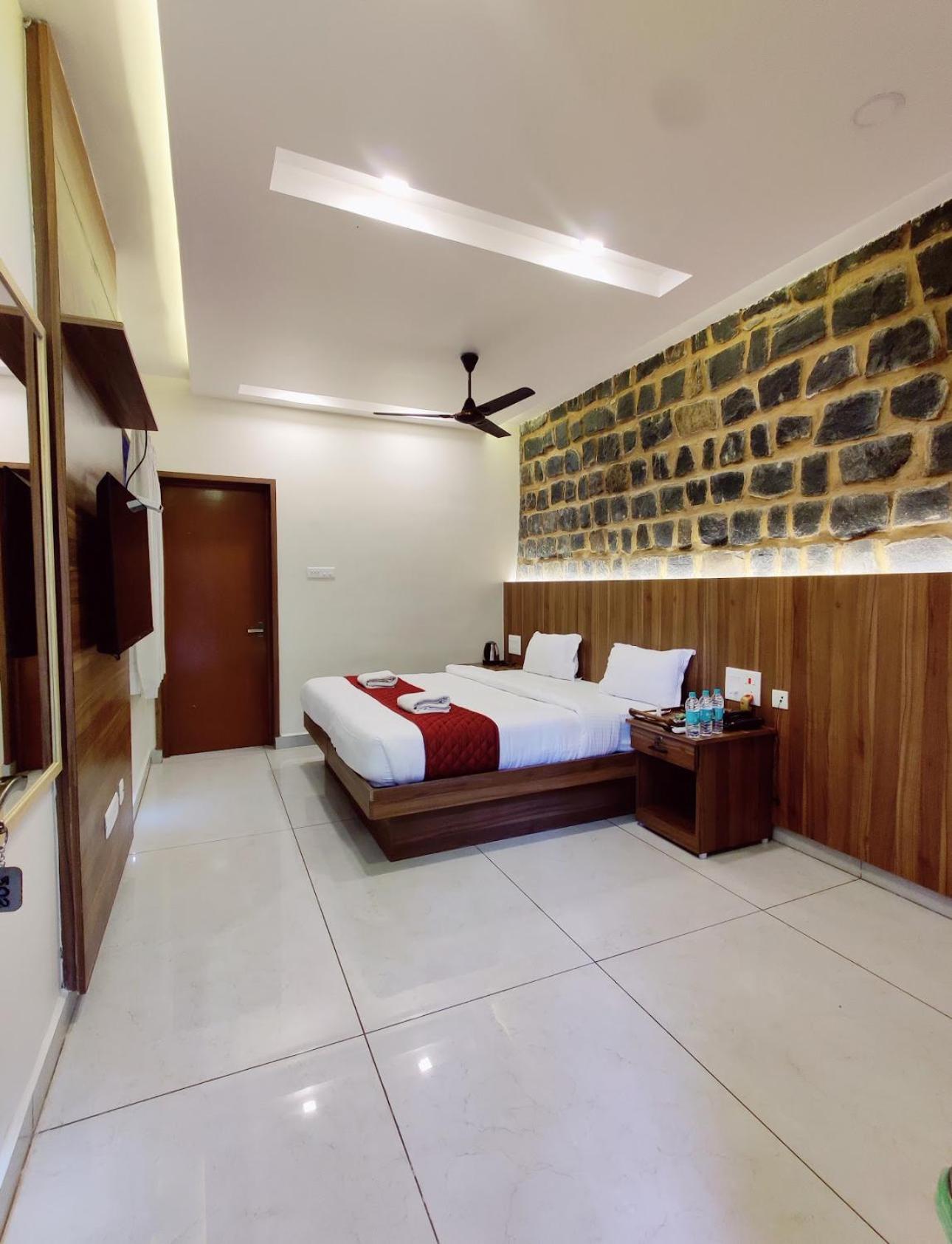 Hotel 100 Oaks Estate à Yercaud Extérieur photo